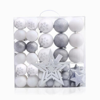 stort paket med julgranskulor och stjärnor i vitt och silver